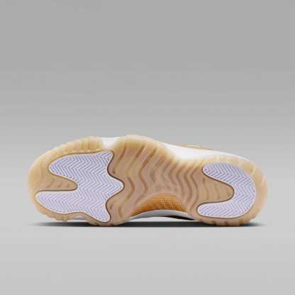 Air Jordan 11 Low "Mother's Day" Schuh (Damen) – Weiß/Team Gold/Metallic Gold