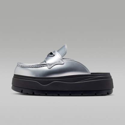 Air Jordan Mule SE Golfschuh (Damen) – Metallic Silver/Shadow Brown/Wolf Grey/Metallic Silver