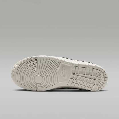 Air Jordan Skyline Low Damenschuh – Swan/Schwarz/Metallic Silver