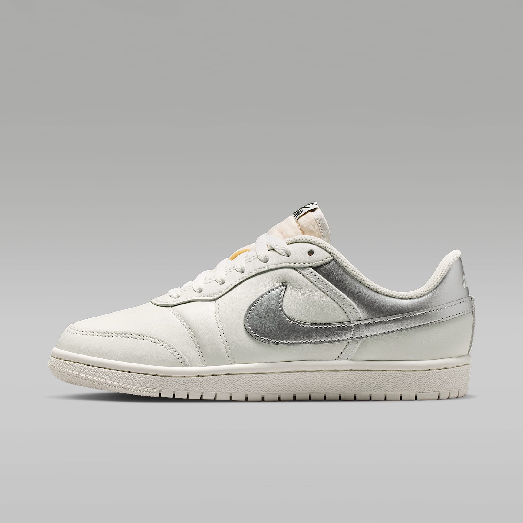 Air Jordan Skyline Low Damenschuh – Swan/Schwarz/Metallic Silver
