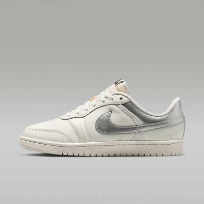 Air Jordan Skyline Low Damenschuh – Swan/Schwarz/Metallic Silver