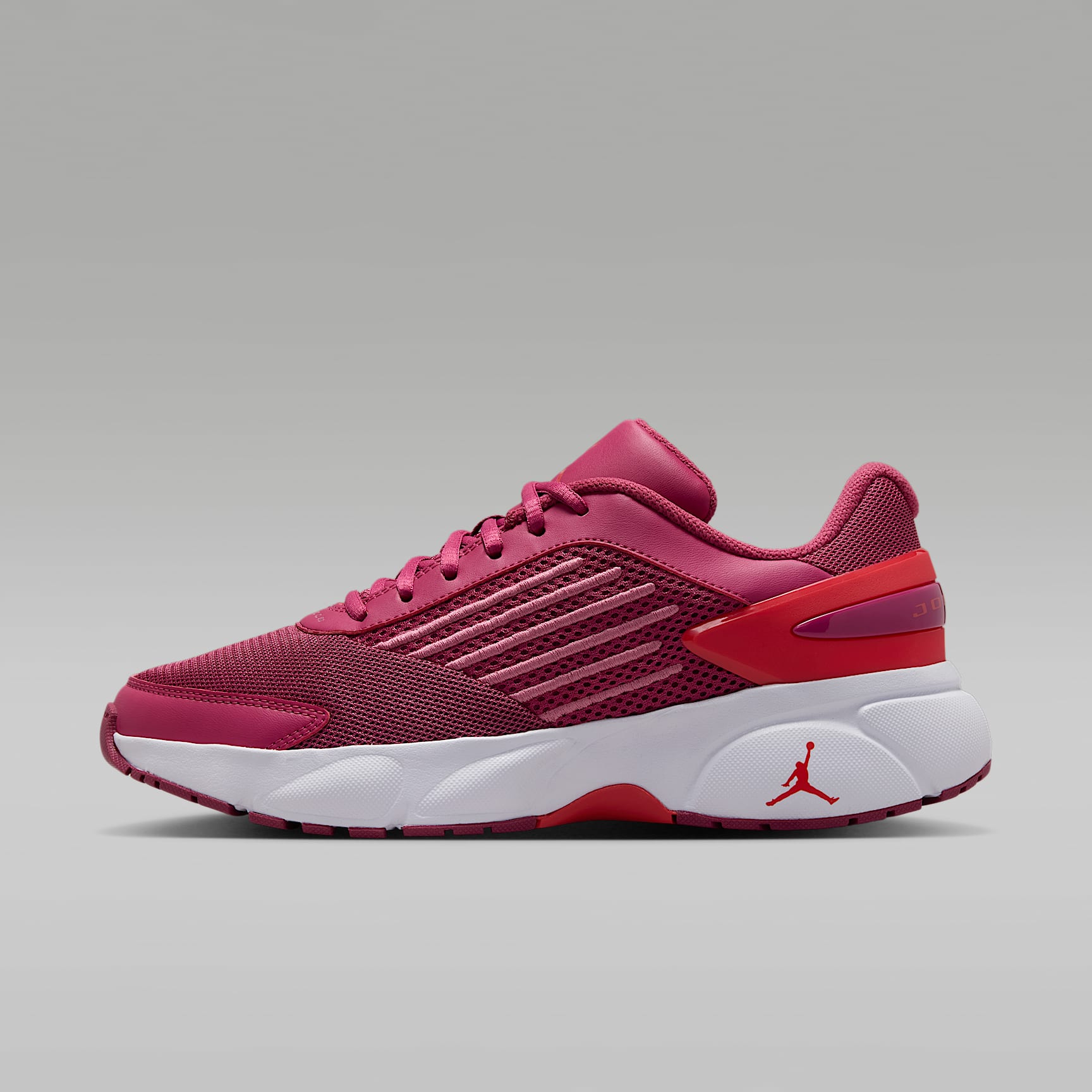 Jordan Trunner Flow Damenschuhe – Sweet Beet/Pale Ivory/Desert Berry/Track Red