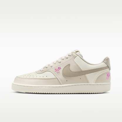 Nike Court Vision Low SE "Stitched Floral" Schuh (Damen) – Sail/Light Orewood Brown/Cream II
