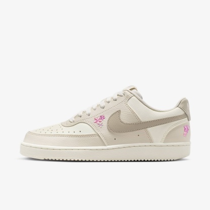 Nike Court Vision Low SE "Stitched Floral" Schuh (Damen) – Sail/Light Orewood Brown/Cream II
