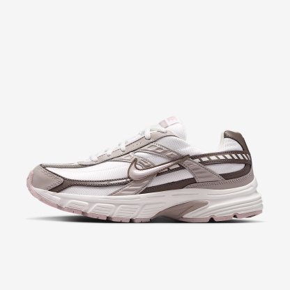 Nike Initiator Damenschuh – Summit White/Cave Stone/College Grey/Platinum Violet