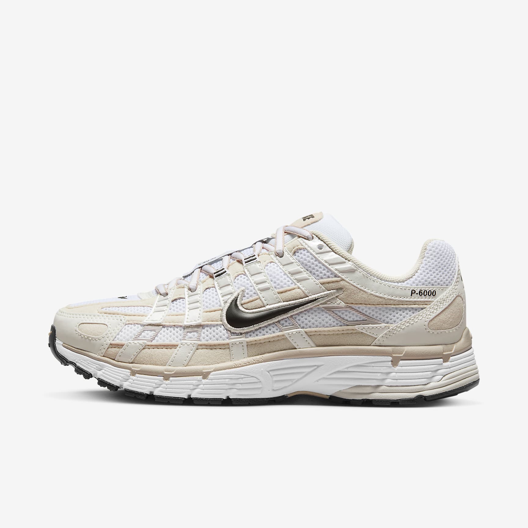 Nike P-6000 Damenschuh – Light Orewood Brown/Weiß/Metallic Summit White/Schwarz