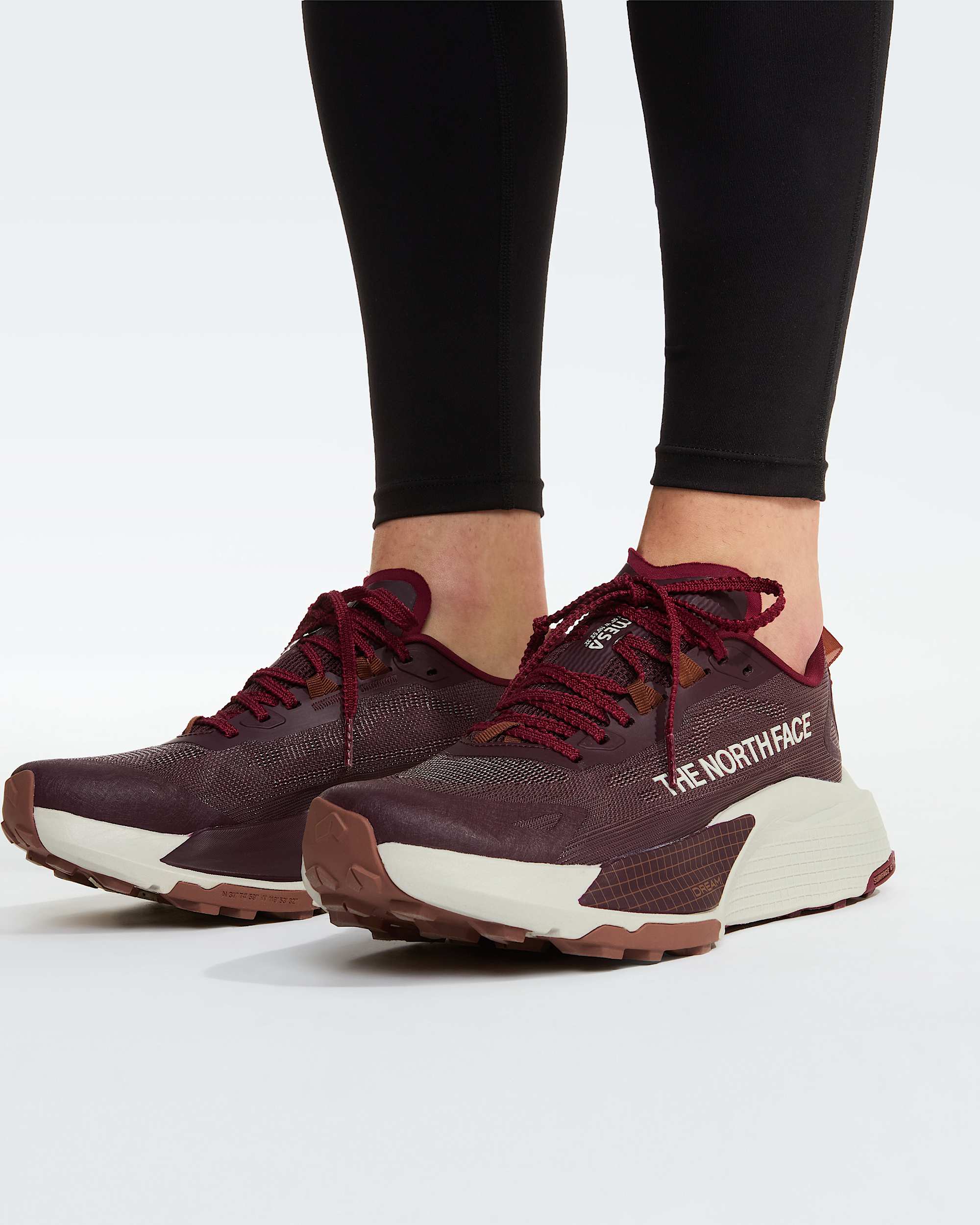 Altamesa 500 V2 Trailrunning-Schuhe für Damen – Deep Burgundy- Cumulus Cloud