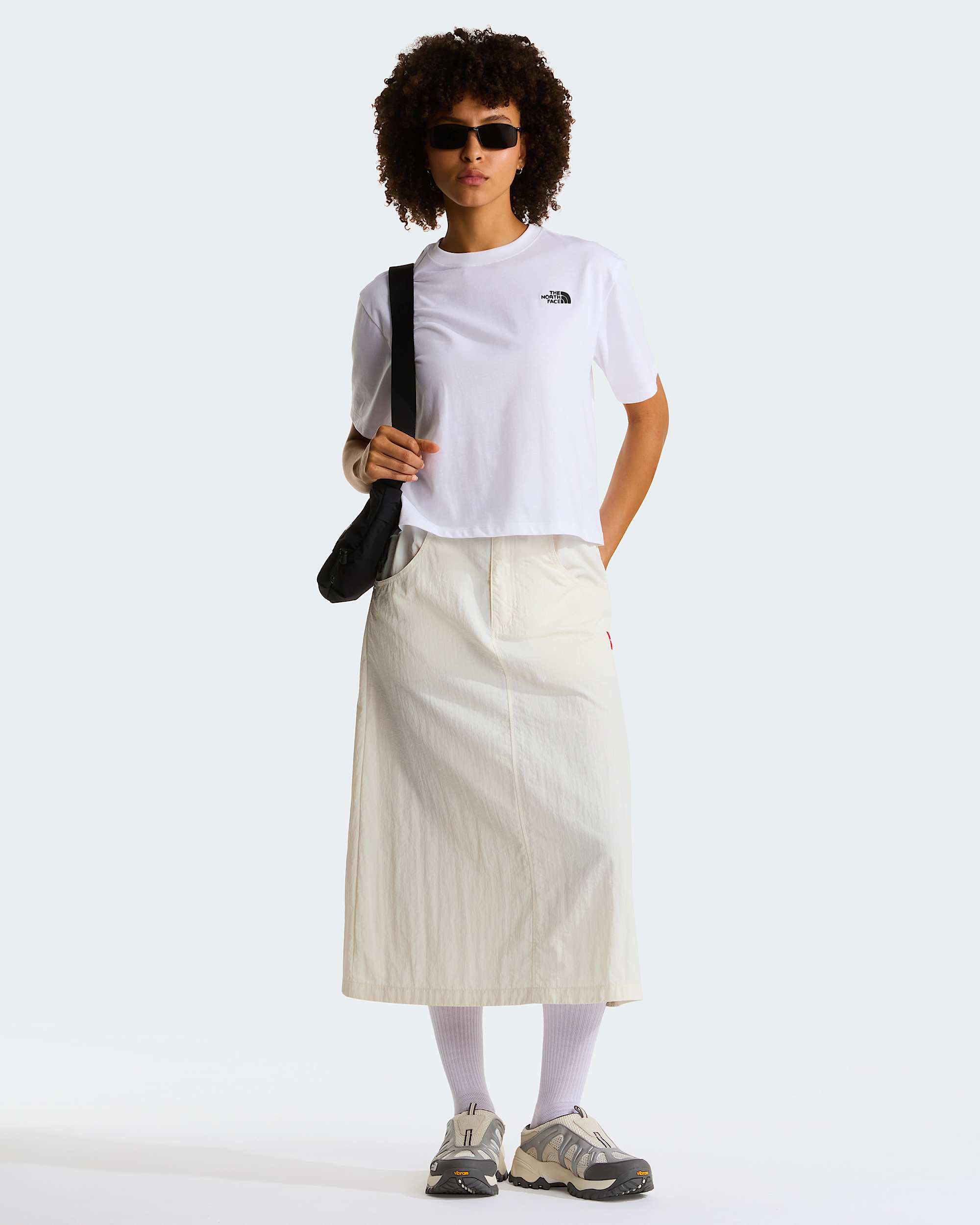 Evolution Simple Dome kurz & relaxt geschnittenes T-Shirt für Damen – TNF White