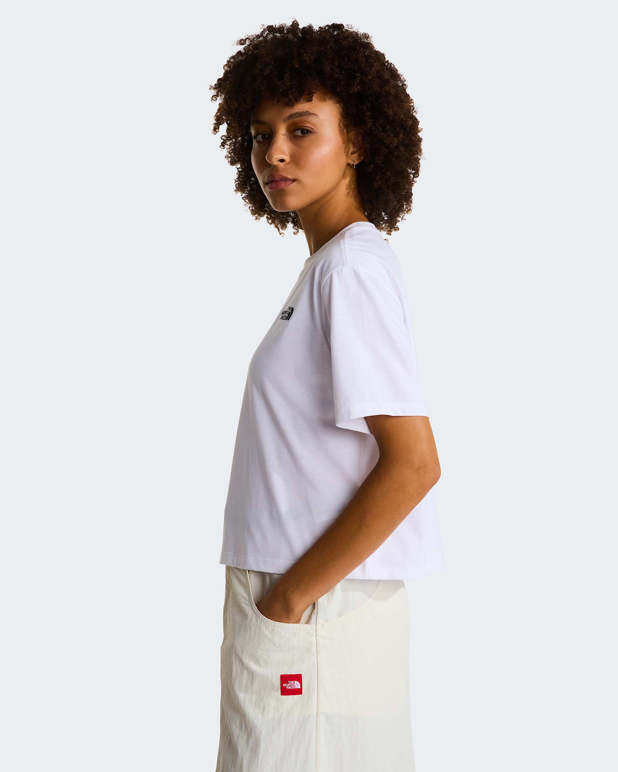 Evolution Simple Dome kurz & relaxt geschnittenes T-Shirt für Damen – TNF White