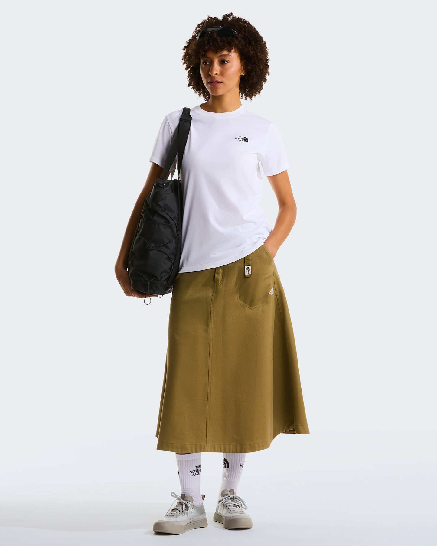 Evolution Simple Dome schmal geschnittenes T-Shirt für Damen – TNF White