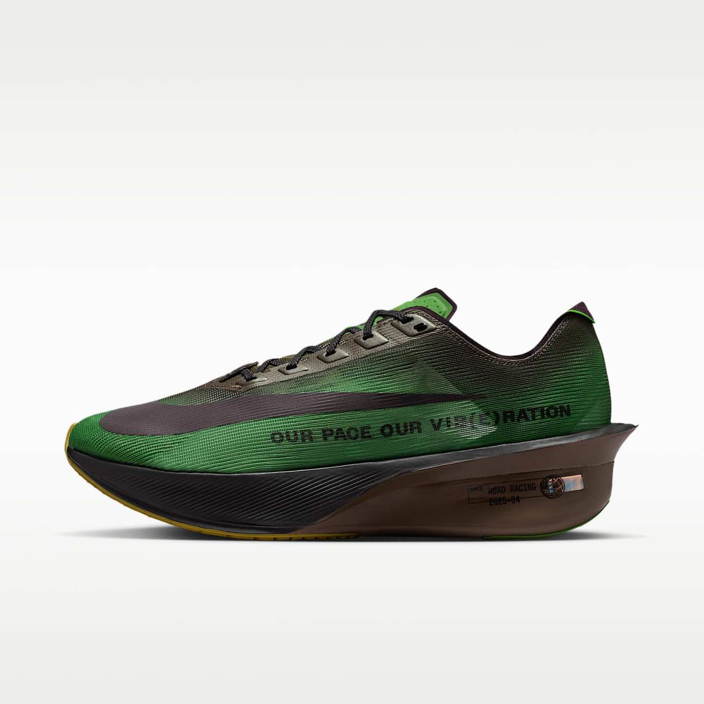 Nike Vaporfly 4 Laufschuh für Straßenwettkämpfe (Herren) – Chlorophyll/Off Noir/Mink Brown/Burgundy Ash