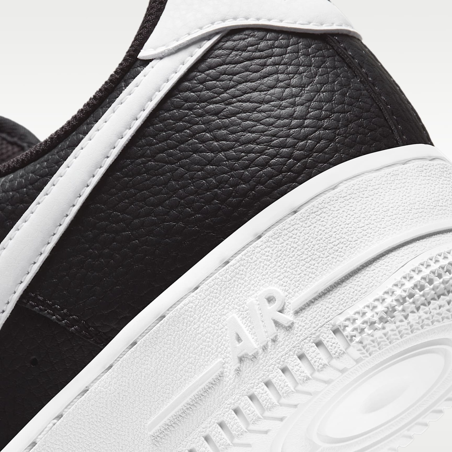 Nike Air Force 1 '07 Herrenschuh – Schwarz/Weiß