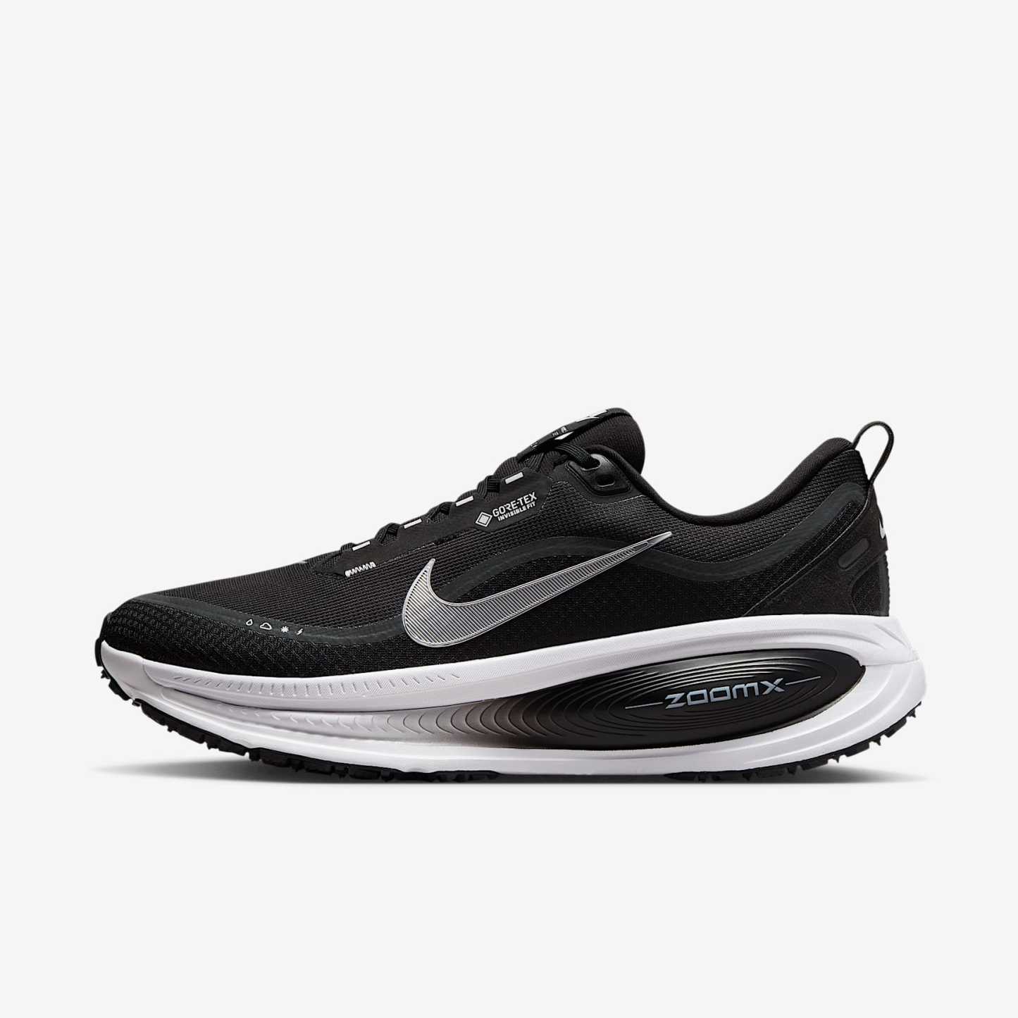 Nike Vomero 18 GORE-TEX wasserdichter Straßenlaufschuh mit reflektierenden Akzenten (Herren) – Schwarz/Anthracite/Weiß/Metallic Silver