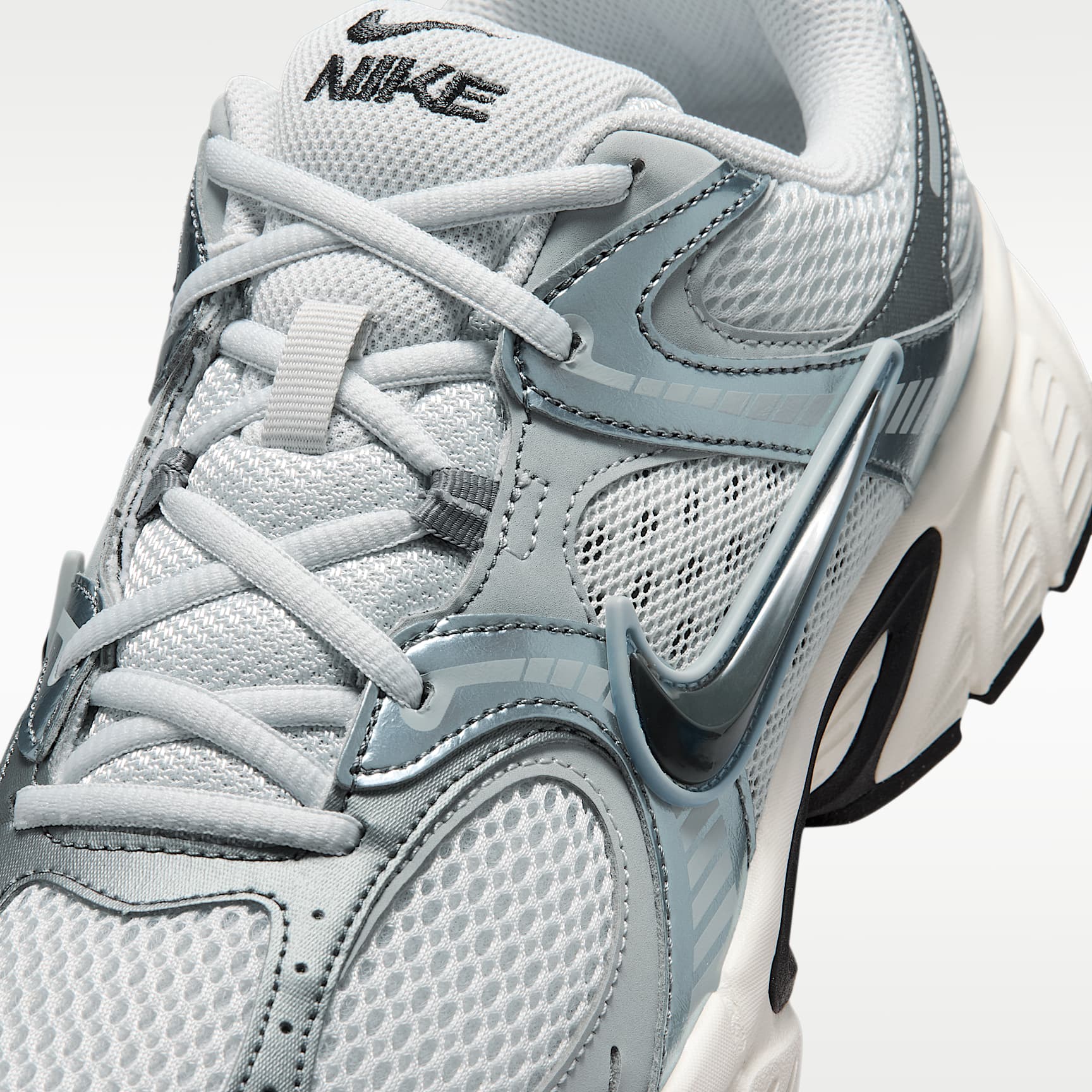 Nike V5 RNR Schuh (Herren) – Photon Dust/Smoke Grey/Light Smoke Grey/Dark Smoke Grey