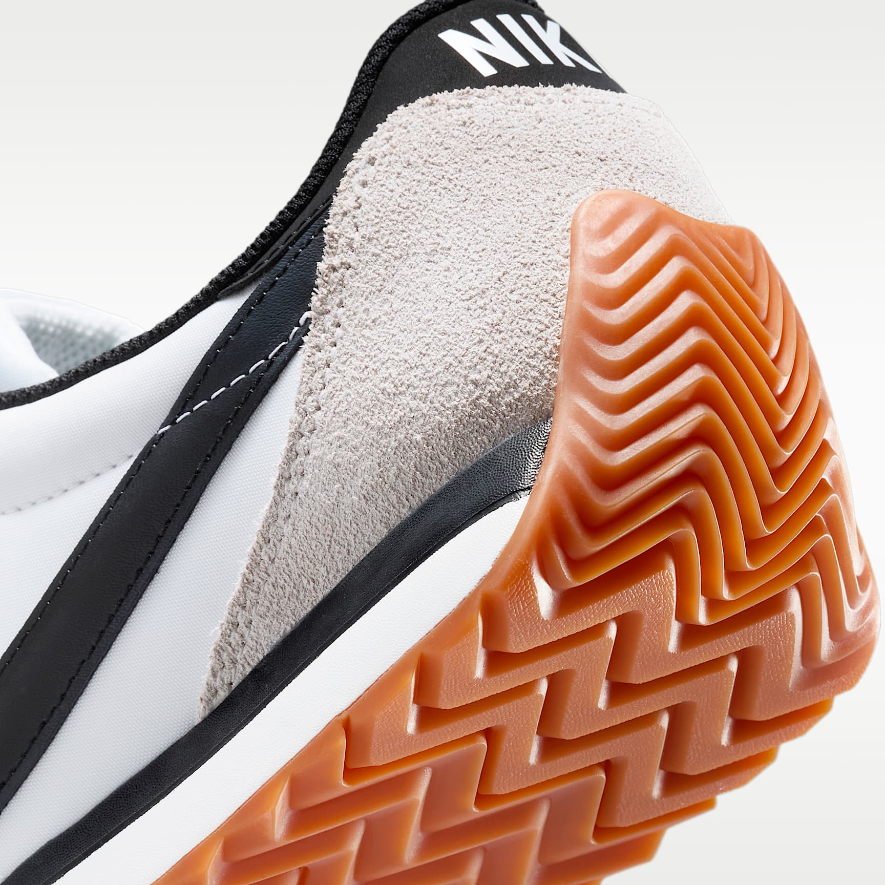 Nike Pacific Schuh (Herren) – Weiß/Platinum Tint/Gum Light Brown/Schwarz
