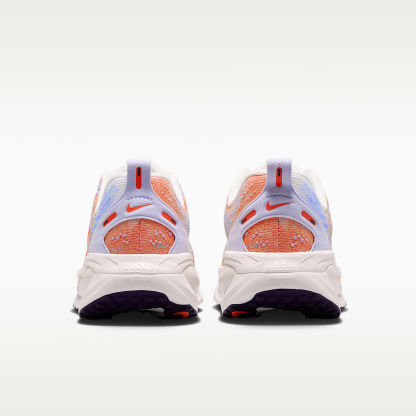Nike Vomero 18 Straßenlaufschuh (Damen) – Palest Purple/Sunset Haze/Summit White/Hyper Crimson