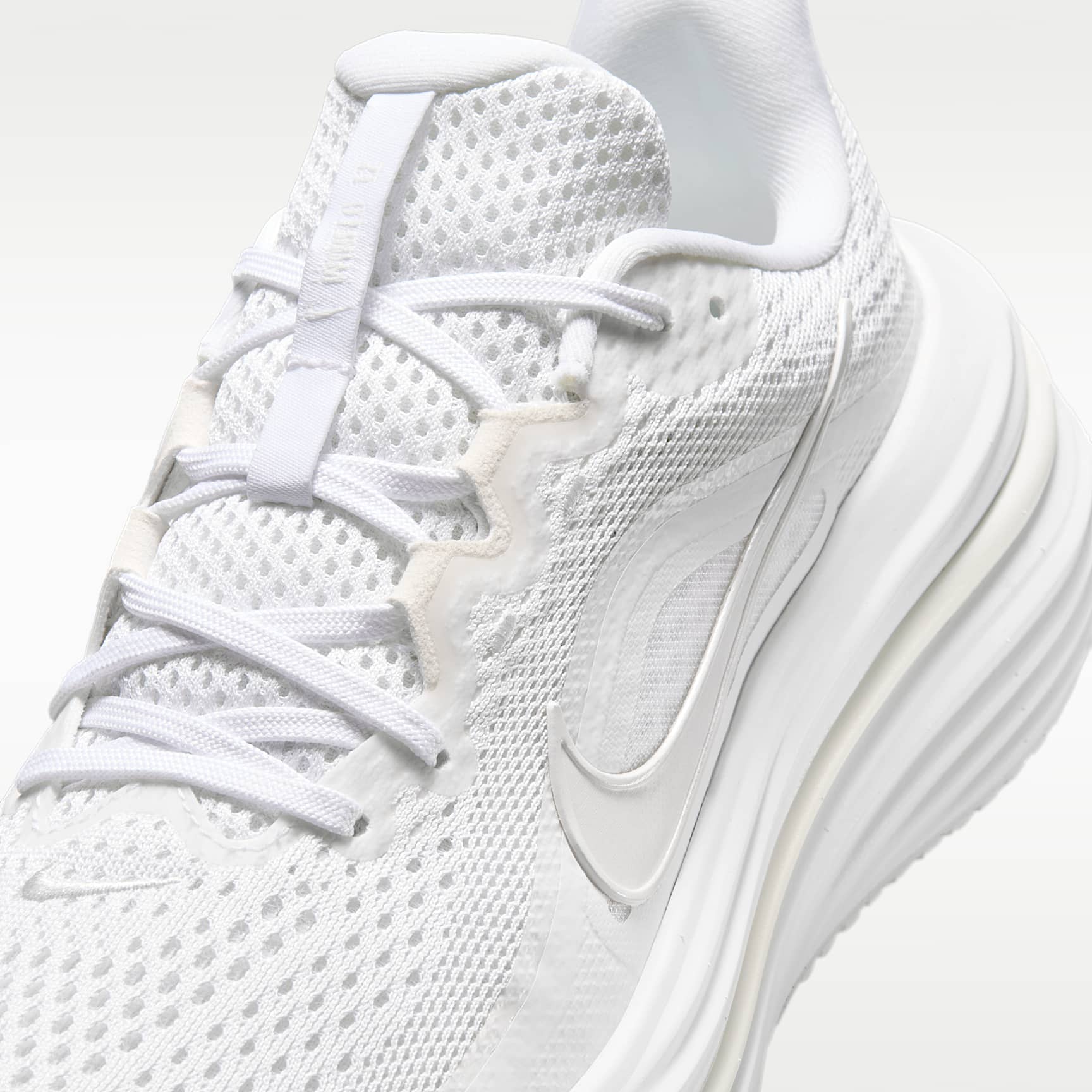 Nike Winflo 12 Straßenlaufschuh (Damen) – Weiß/Summit White