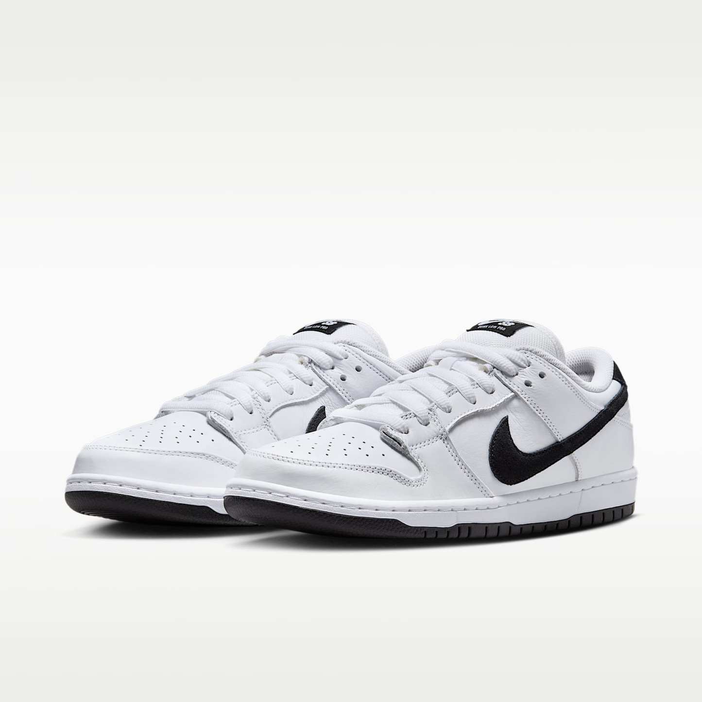 Nike SB Dunk Low Pro Skateboardschuh – Weiß/Weiß/Schwarz/Schwarz