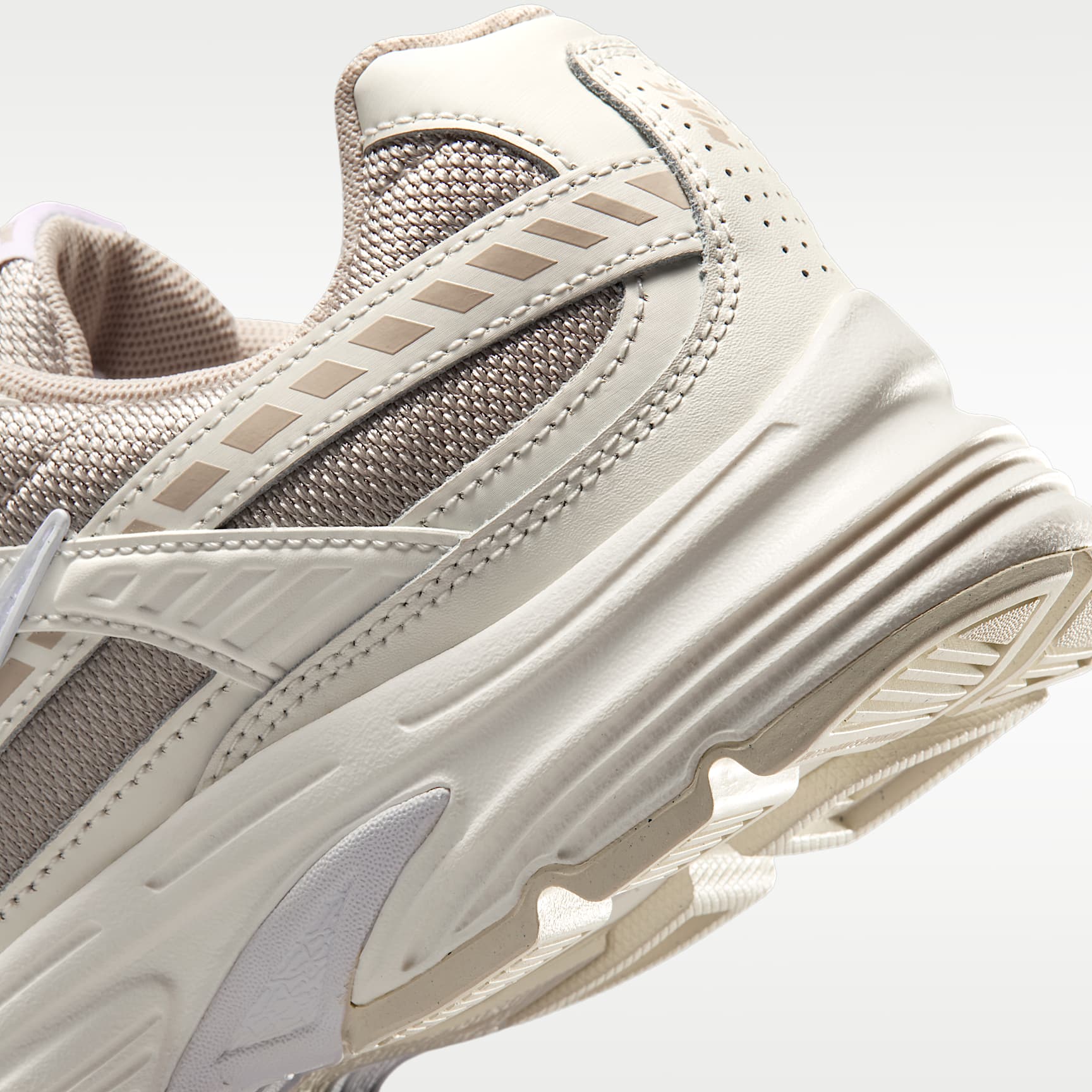 Nike Initiator Damenschuh – Sail/Cream II/Weiß