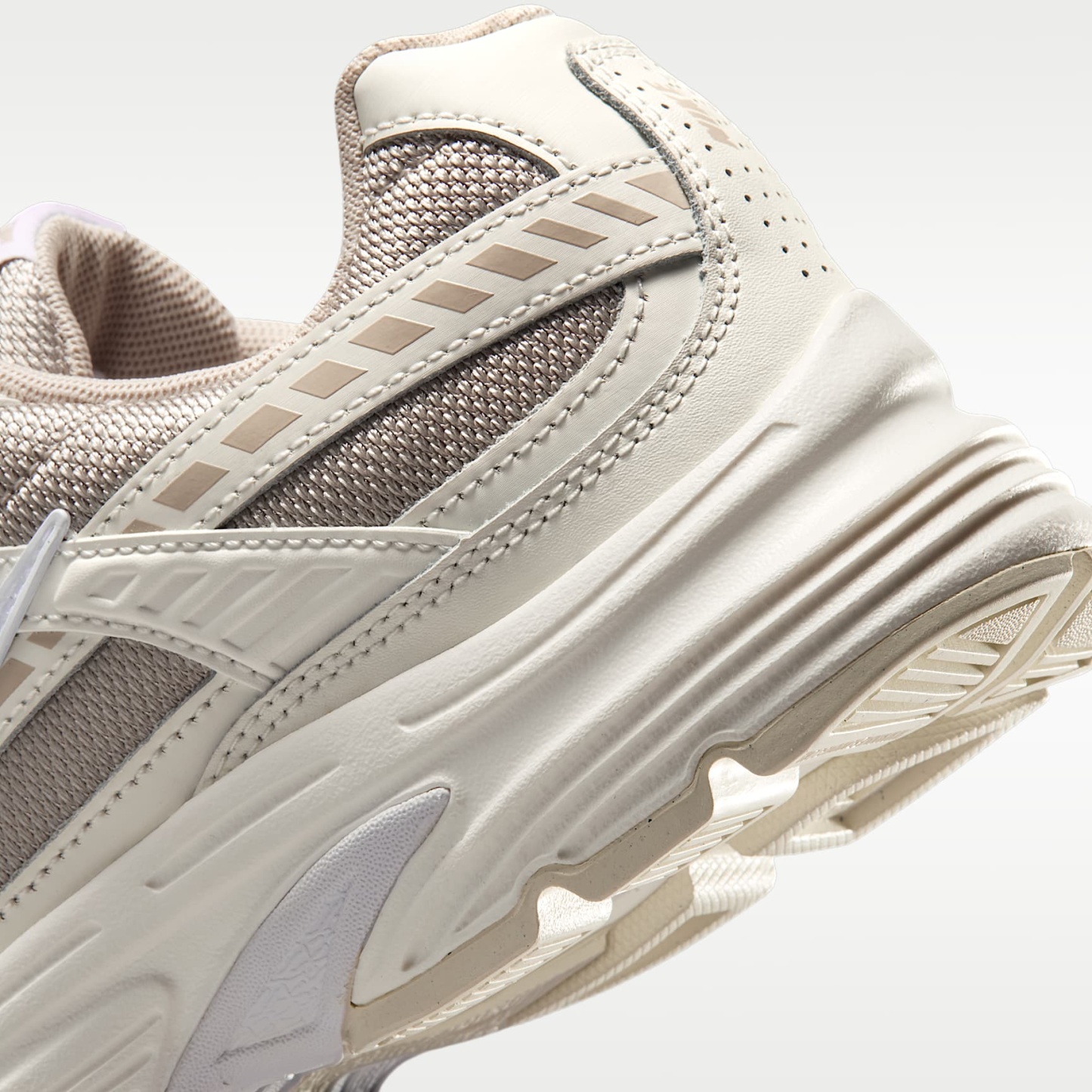 Nike Initiator Damenschuh – Sail/Cream II/Weiß