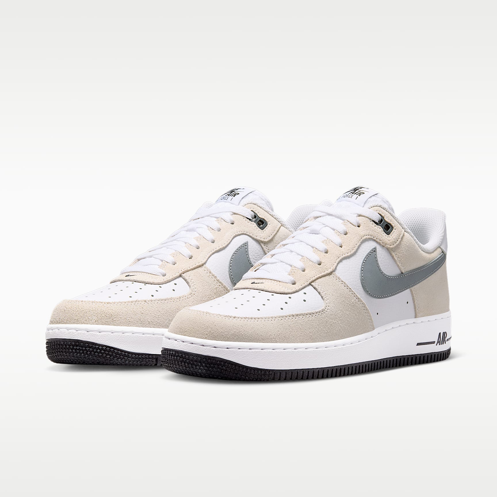 Nike Air Force 1 '07 LV8 Schuh (Herren) – Weiß/Schwarz/Cool Grey/Metallic Cool Grey