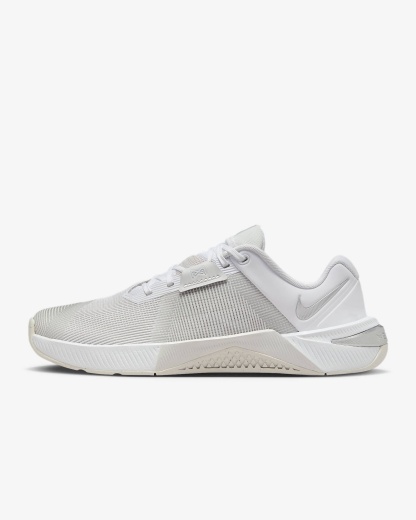 Nike Metcon 10 Trainingsschuh für Damen – Weiß/Platinum Tint/Wolf Grey/Metallic Silver