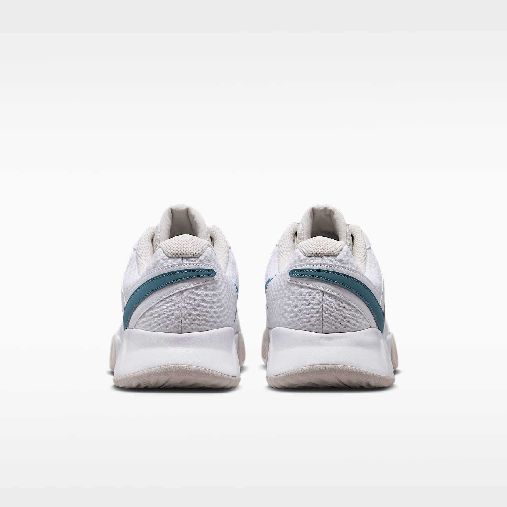 NikeCourt Lite 4 Herren-Tennisschuh für Sandplätze – Weiß/Light Bone/New Slate/Smokey Blue