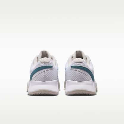 NikeCourt Lite 4 Herren-Tennisschuh für Sandplätze – Weiß/Light Bone/New Slate/Smokey Blue