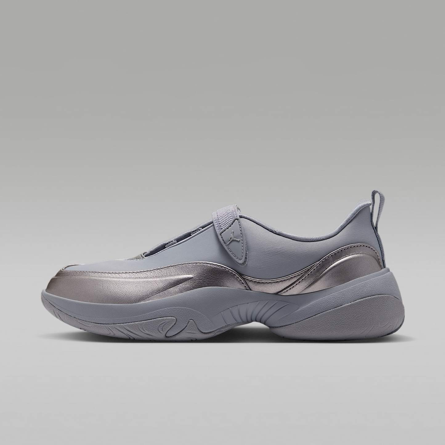 Jordan Pointe Schuh (Damen) – Metallic Silver/Smoke Grey/Photon Dust