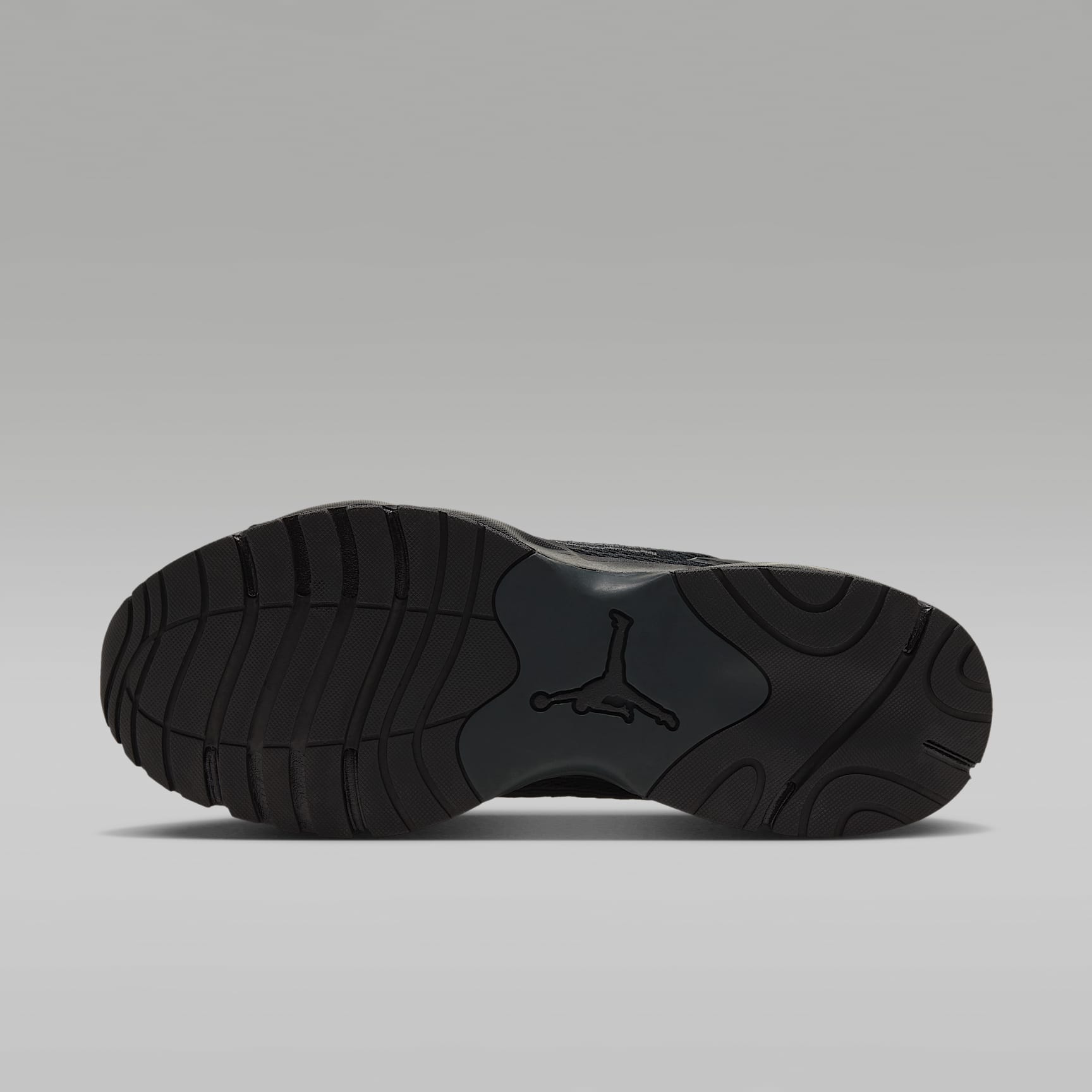 Jordan Trunner Flow Schuhe (Herren) – Schwarz/Metallic Gold/Dark Smoke Grey