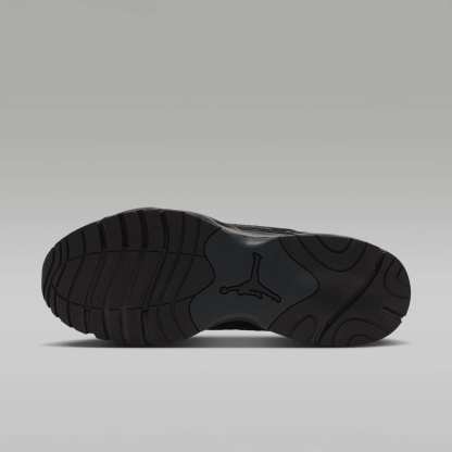 Jordan Trunner Flow Schuhe (Herren) – Schwarz/Metallic Gold/Dark Smoke Grey