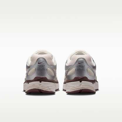 Nike P-6000 Schuh (Damen) – Phantom/Metallic Silver/Light Orewood Brown/Tattoo
