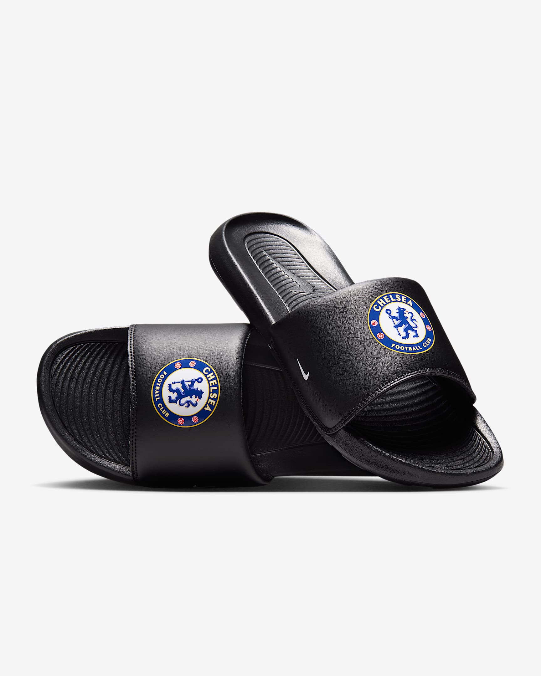 FC Chelsea Victori One Nike Slides (Herren) – Schwarz/Multi-Color/Weiß