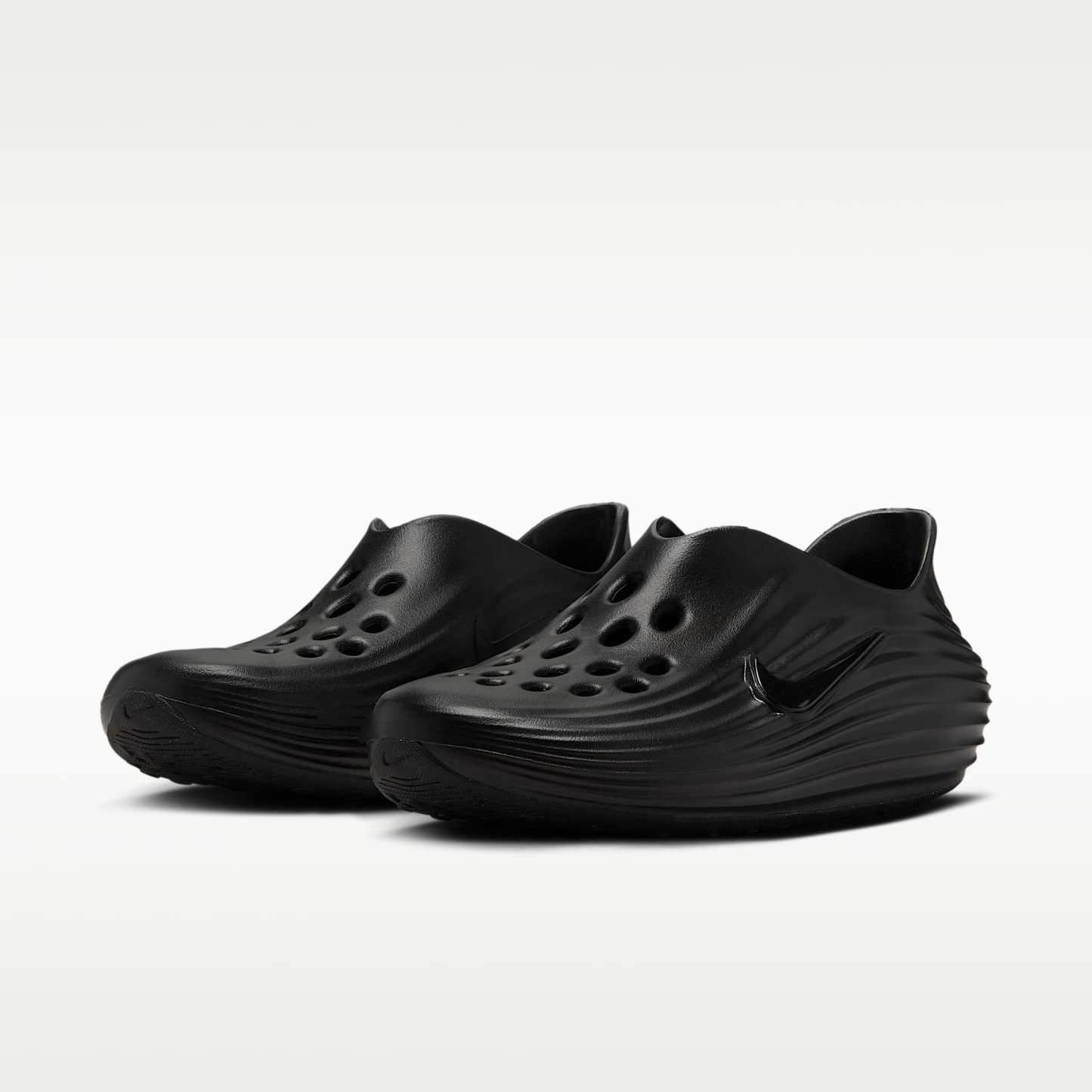 Nike ReactX Rejuven8 Schuh (Damen) – Schwarz/Schwarz/Schwarz