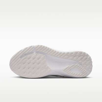Nike Quest 7 Straßenlaufschuhe (Damen) – Summit White/Weiß/Metallic Silver/Schwarz
