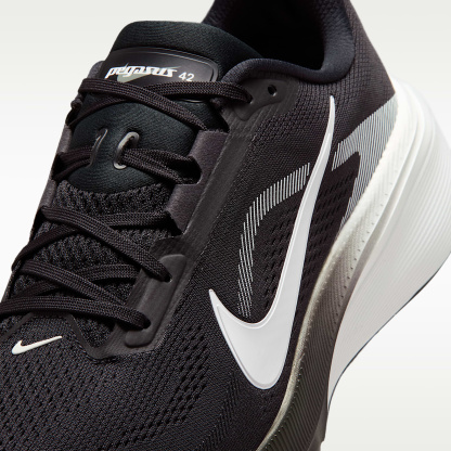 Nike Pegasus 42 Straßenlaufschuh (Herren) – Schwarz/Photon Dust/Weiß