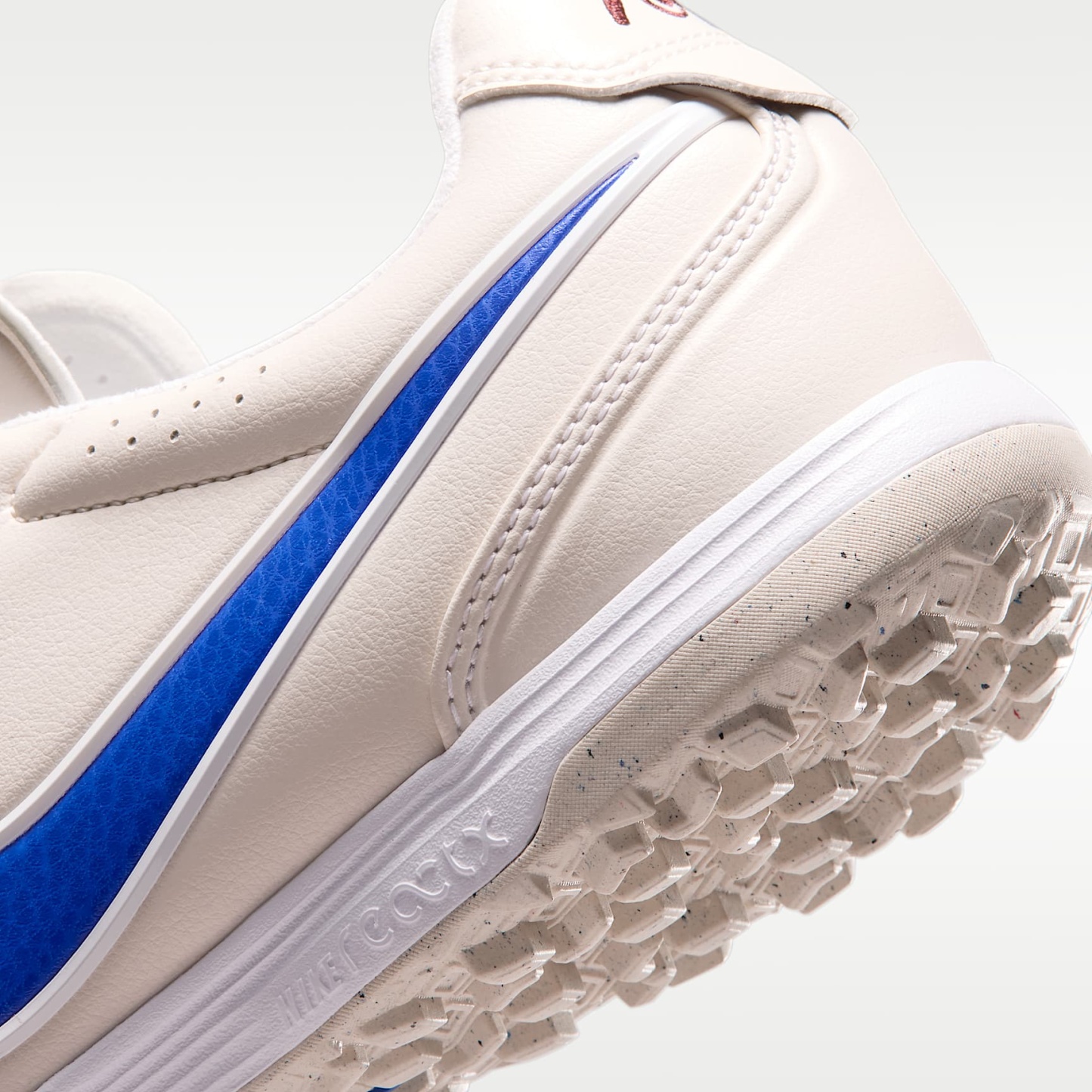 Nike Tiempo Ligera Pro Low-Top-Fußballschuh für Turf – Chalk/Weiß/Racer Blue