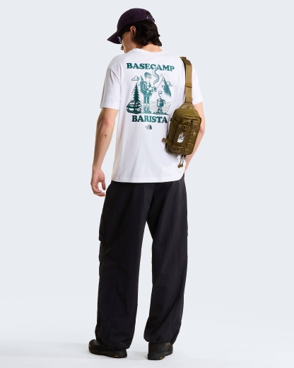 Unisex Basecamp Barista Graphic T-Shirt mit lockerer Passform – TNF White-Pacific Teal