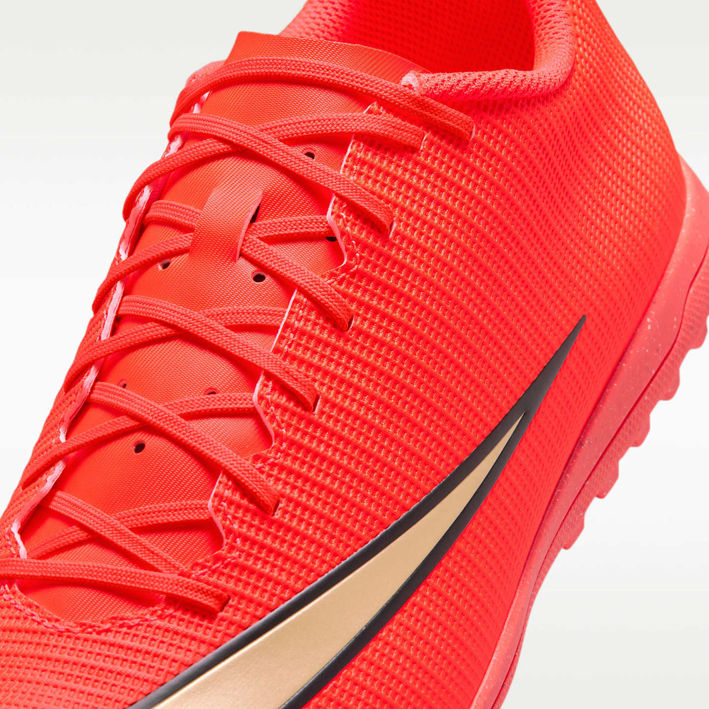 Nike Mercurial Vapor 17 Club Low-Top-Fußballschuh für Turf – Bright Crimson/Blur
