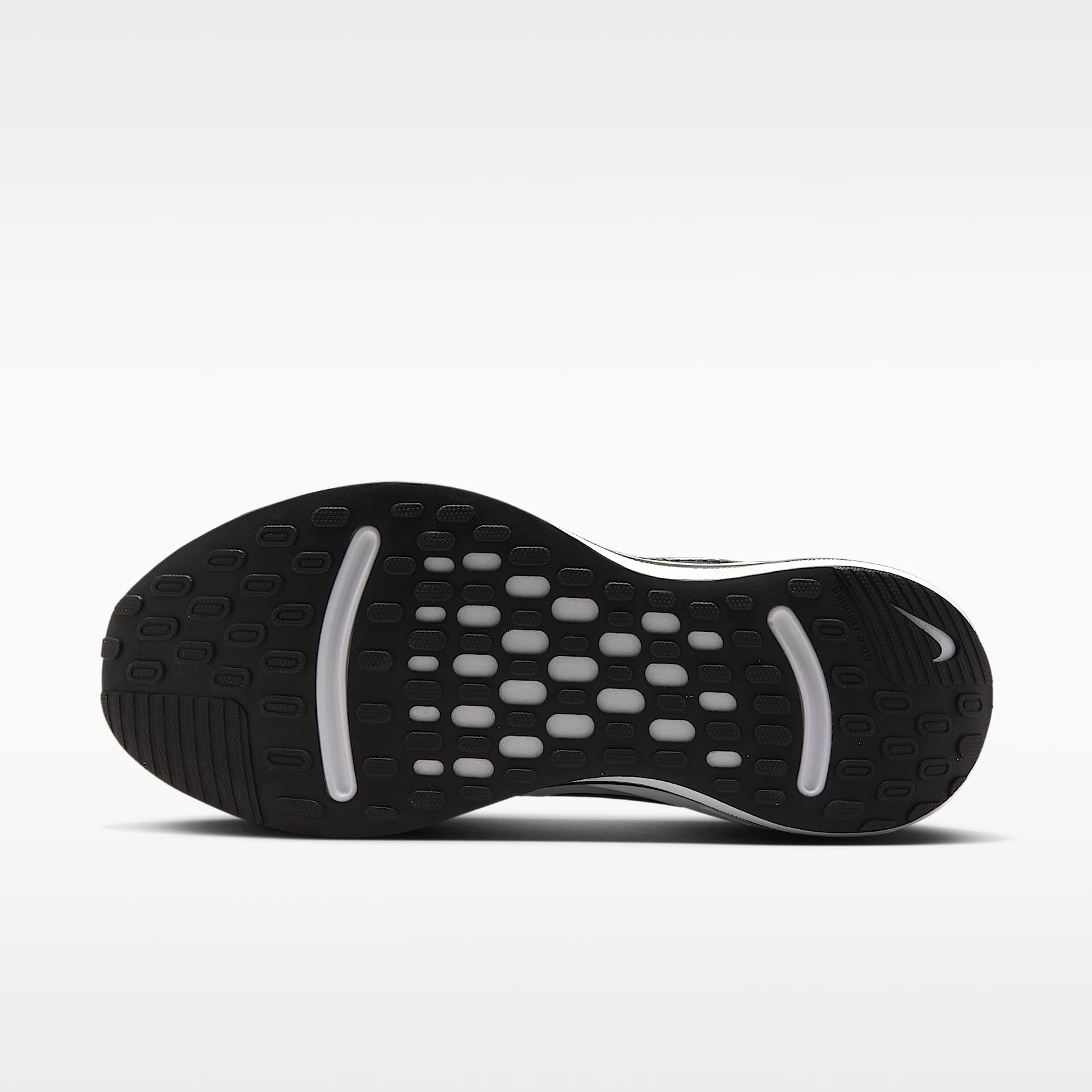 Nike Journey Run Straßenlaufschuh für Damen – Schwarz/Weiß