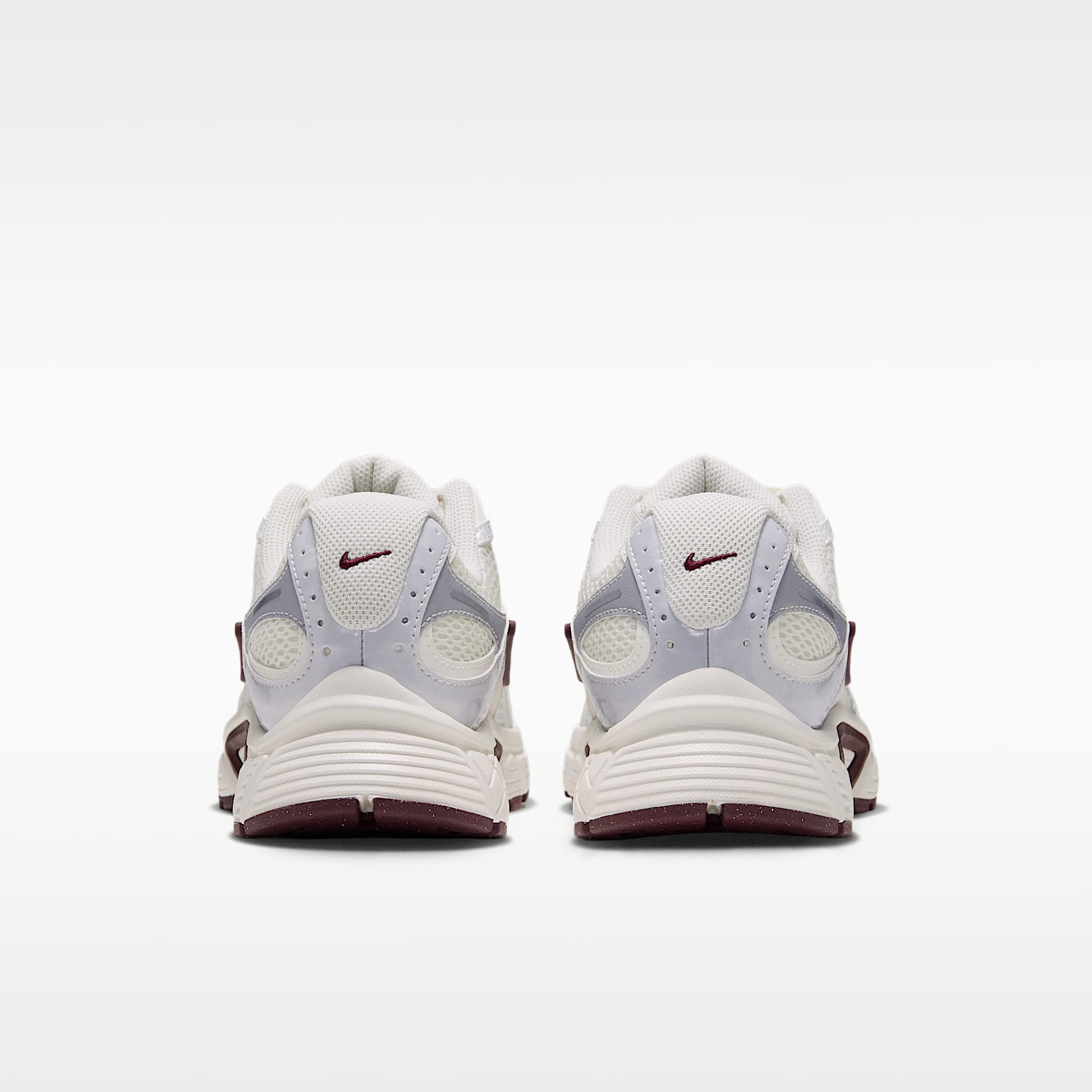 Nike V5 RNR Schuh mit reflektierenden Akzenten (Damen) – Sail/Night Maroon/Metallic Summit White/Sail