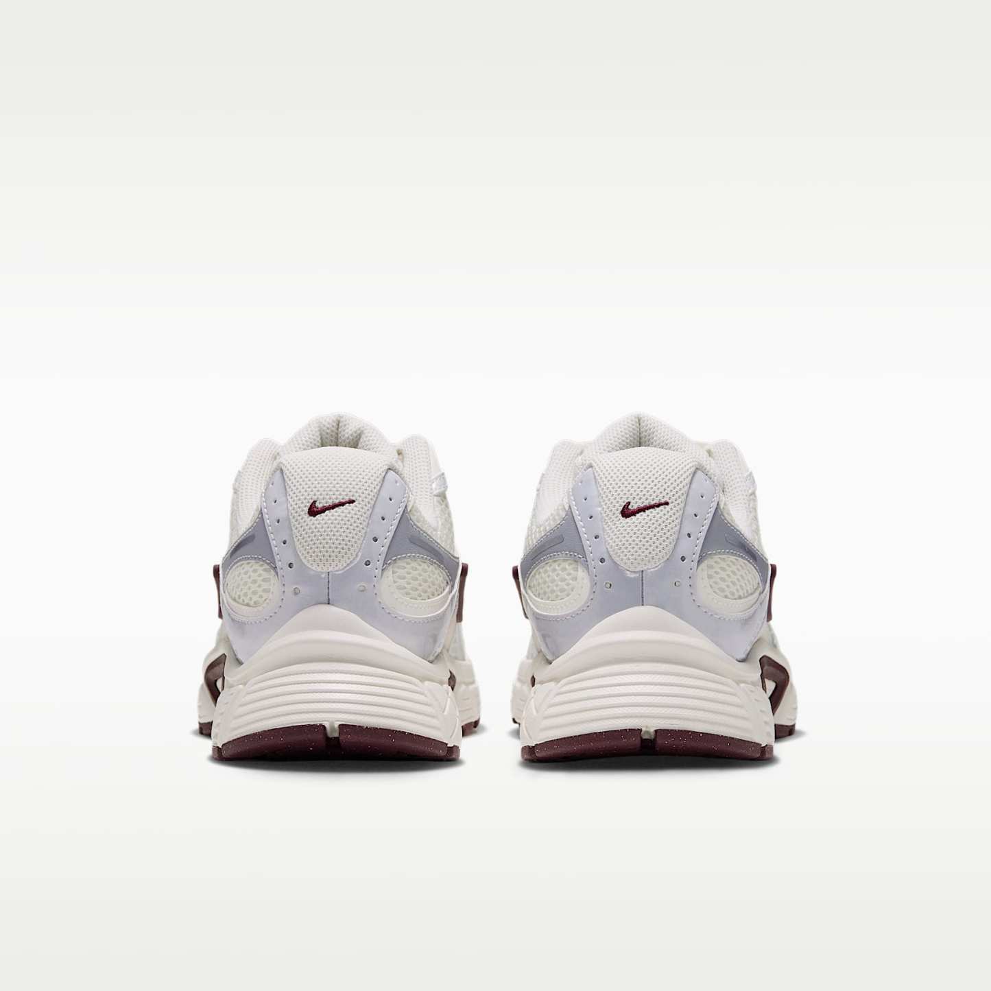 Nike V5 RNR Schuh mit reflektierenden Akzenten (Damen) – Sail/Night Maroon/Metallic Summit White/Sail