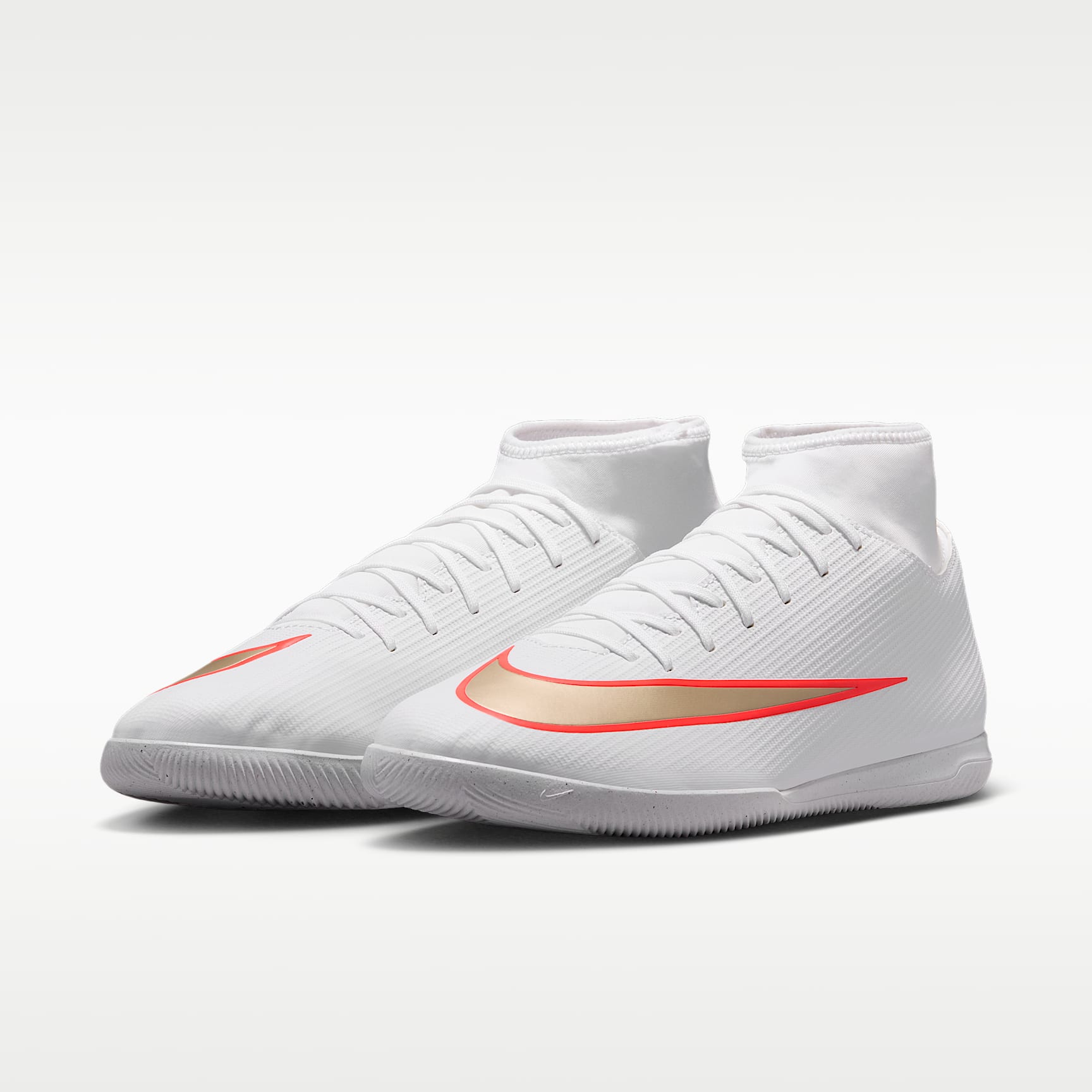Nike Mercurial Superfly 11 Club High-Top-Fußballschuh für Hallen- und Hartplätze – Weiß/Bright Crimson/Blur