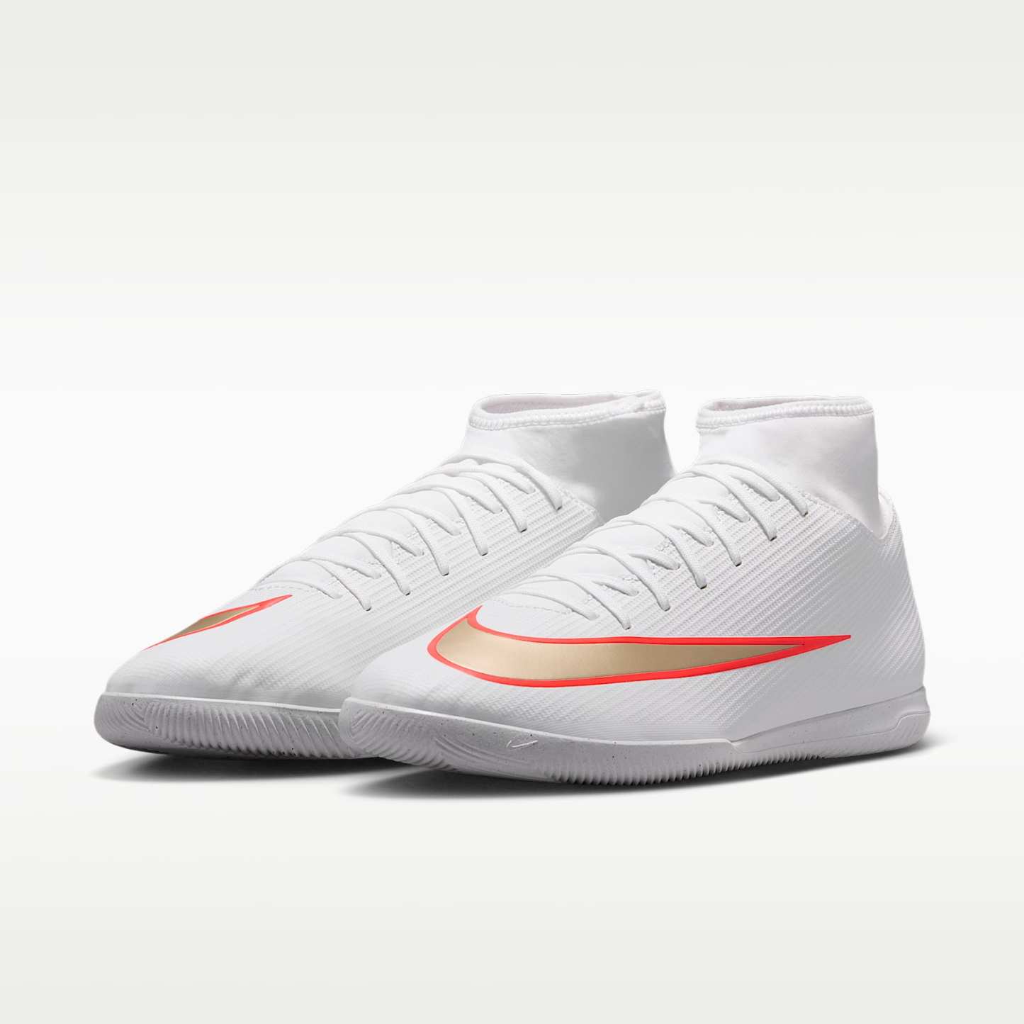 Nike Mercurial Superfly 11 Club High-Top-Fußballschuh für Hallen- und Hartplätze – Weiß/Bright Crimson/Blur