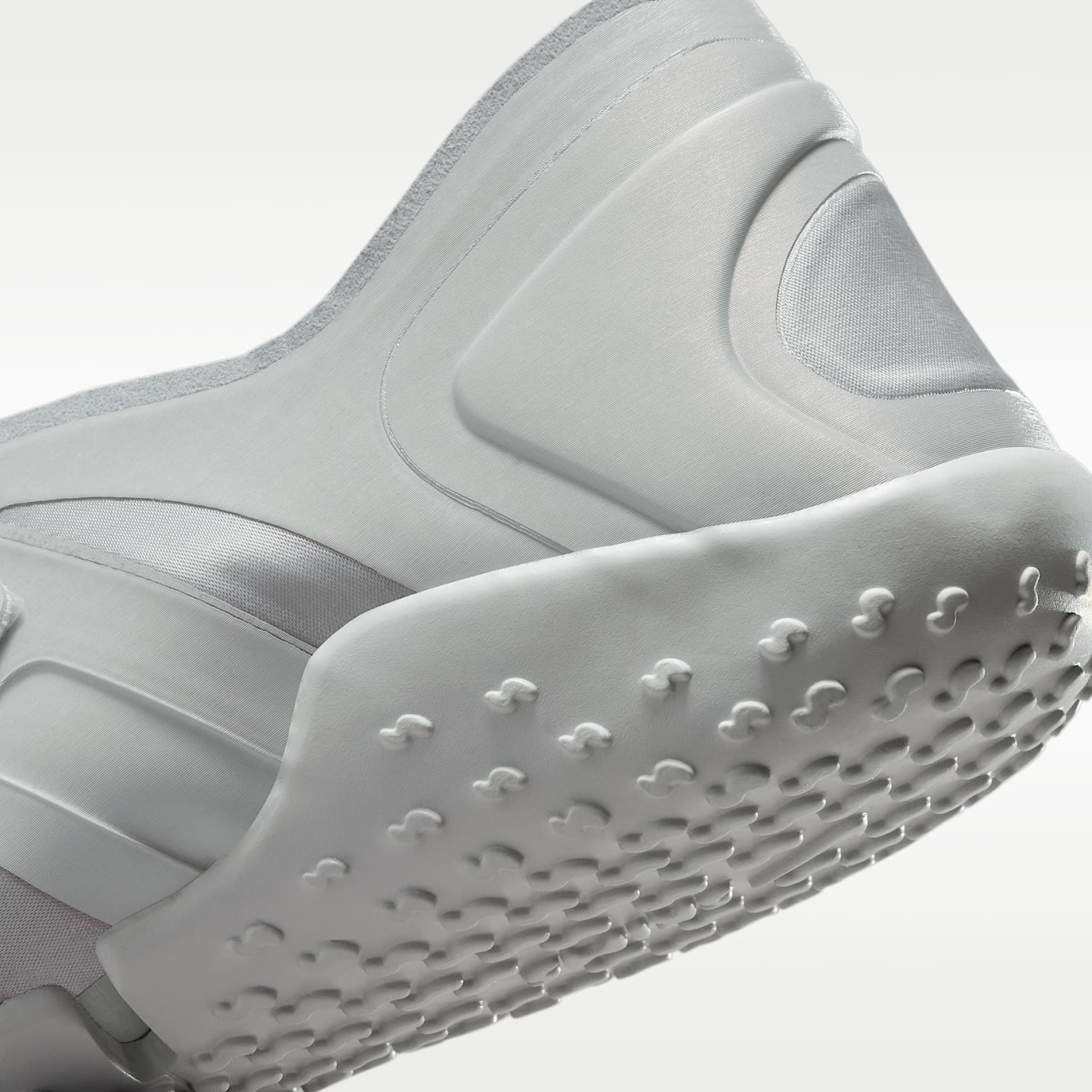 NikeSKIMS Rift Satin Schuh (Damen) – Night Silver/Base Grey/Medium Silver/Night Silver