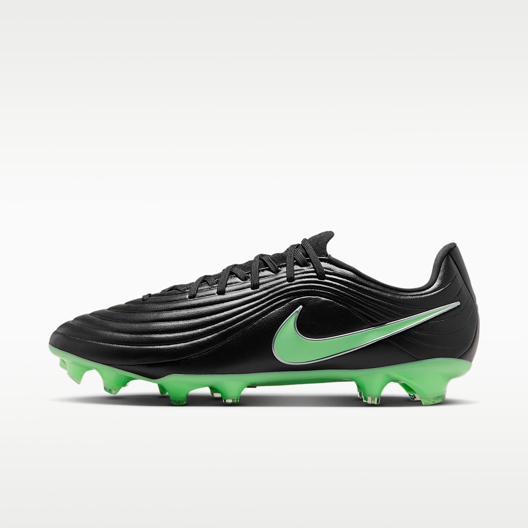 Nike Tiempo Maestro Academy Low Top Fußballschuh für verschiedene Böden – Schwarz/Schwarz/Illusion Green