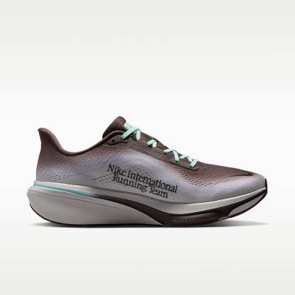 Nike Pegasus 42 Straßenlaufschuh (Herren) – Ironstone/Sea Glass/Arctic Green/Schwarz