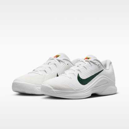 Nike Zoom Vapor 12 PRM Tennisschuh für Hartplätze (Damen) – Weiß/University Gold/University Red/Gorge Green