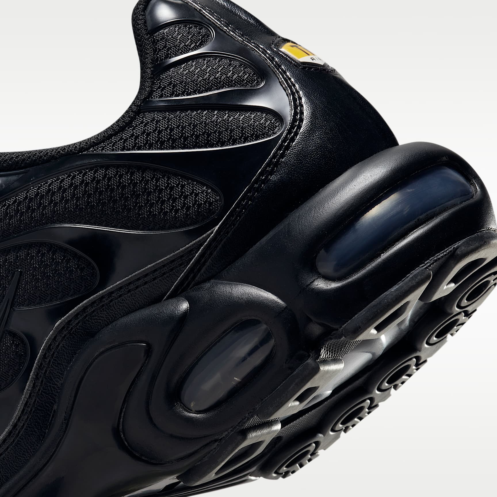 Nike Air Max Plus Herrenschuh – Schwarz/Schwarz/Schwarz