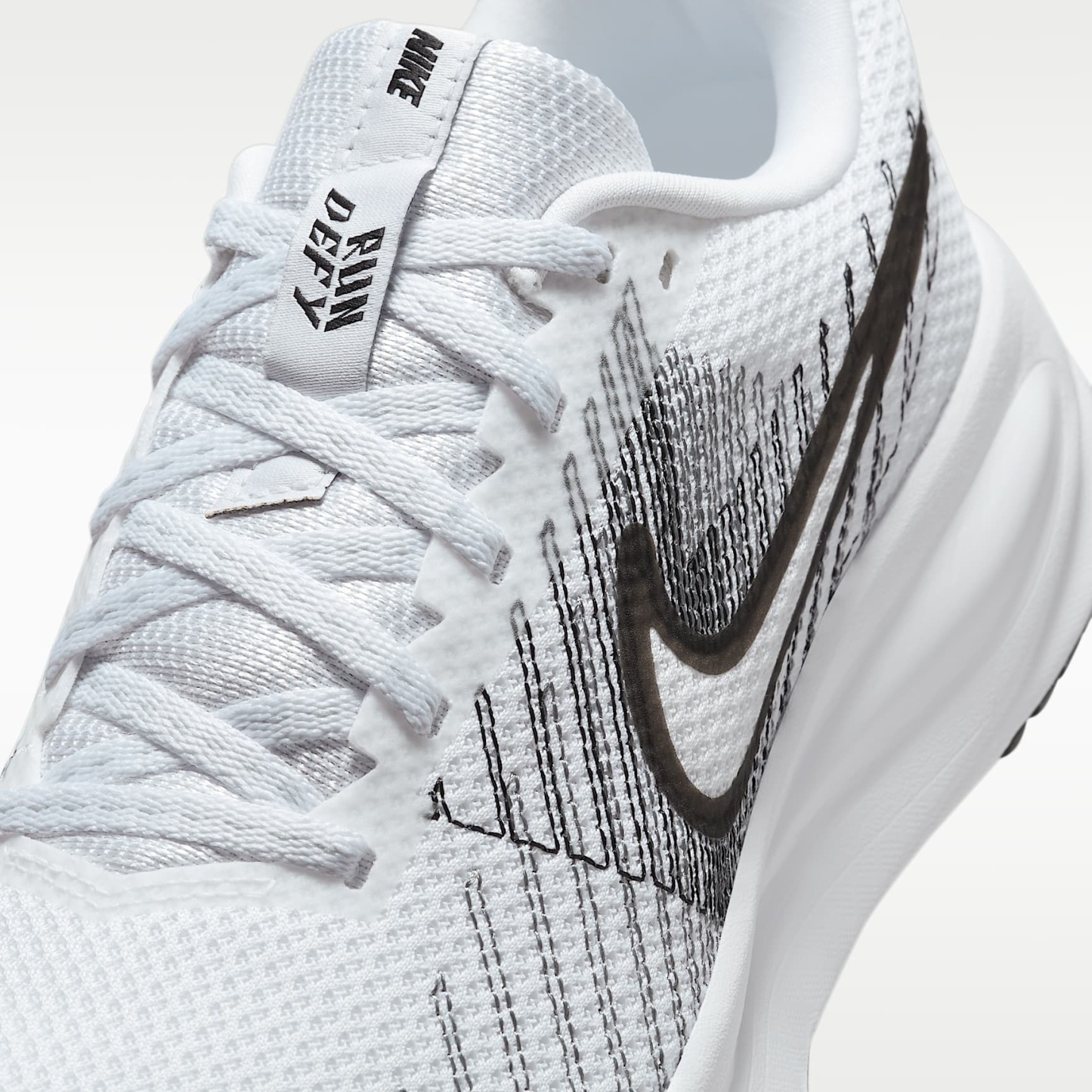 Nike Run Defy Straßenlaufschuh (Damen) – Weiß/Smoke Grey/Schwarz